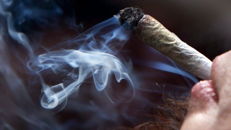 安大略省将允许在任何吸烟区吸食大麻