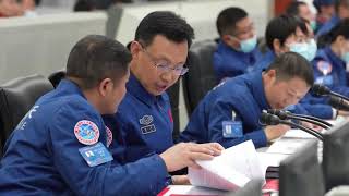 Commander Zero of Shenzhou-13 gets ready for countdown