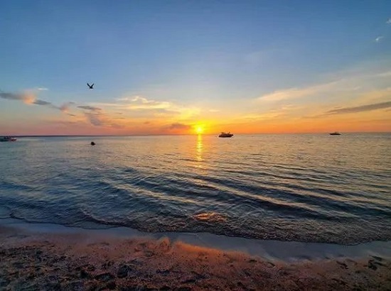 安省这个白沙滩能观赏迷人日落！堪比夏威夷！