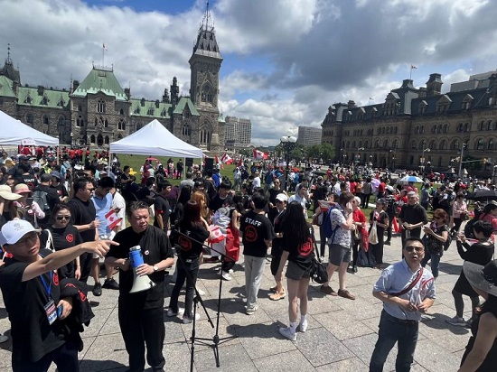 Thousands of Chinese gathered in Ottawa, the capital of Canada, to commemorate the 100th anniversary